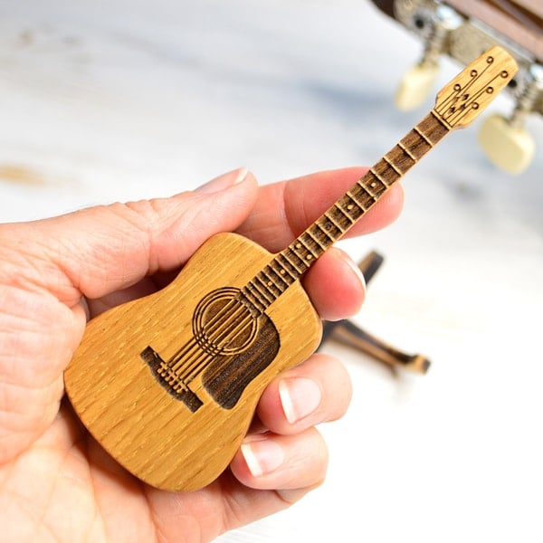 🔥2026 Special 49% OFF🔥-🎁Mini Cute Edition Wooden Guitar Plectrum Case🎸